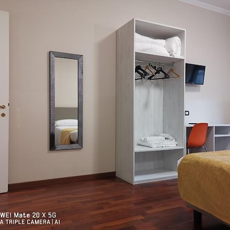 Guesthouse Central Station Group - Via Sammartini 15 Milano Dış mekan fotoğraf