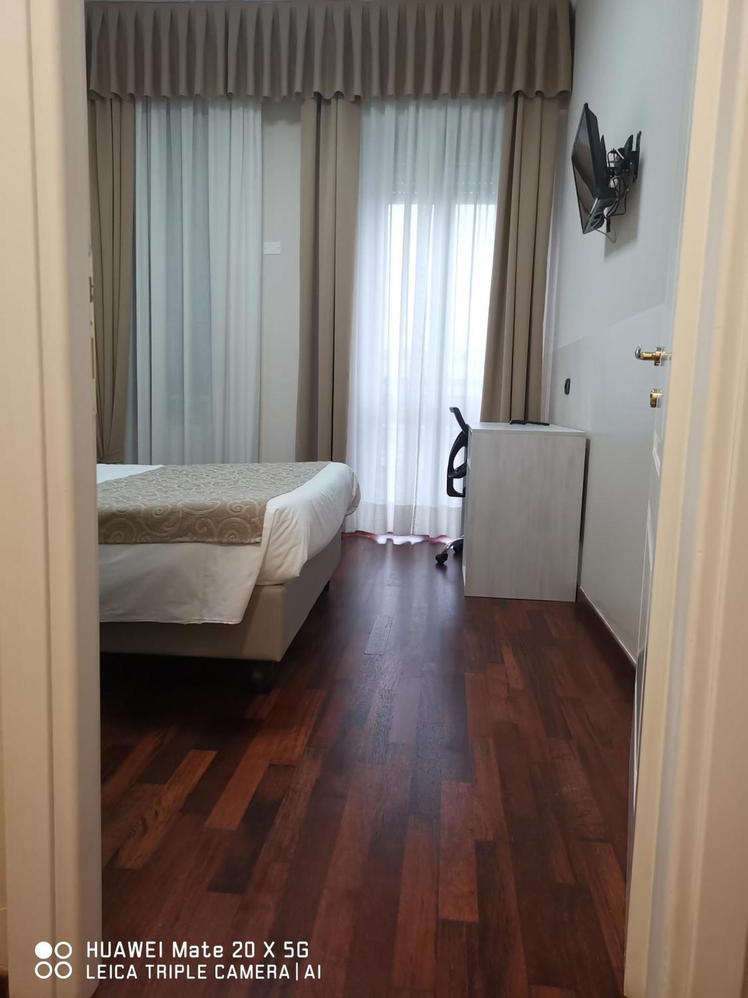 Guesthouse Central Station Group - Via Sammartini 15 Milano Dış mekan fotoğraf